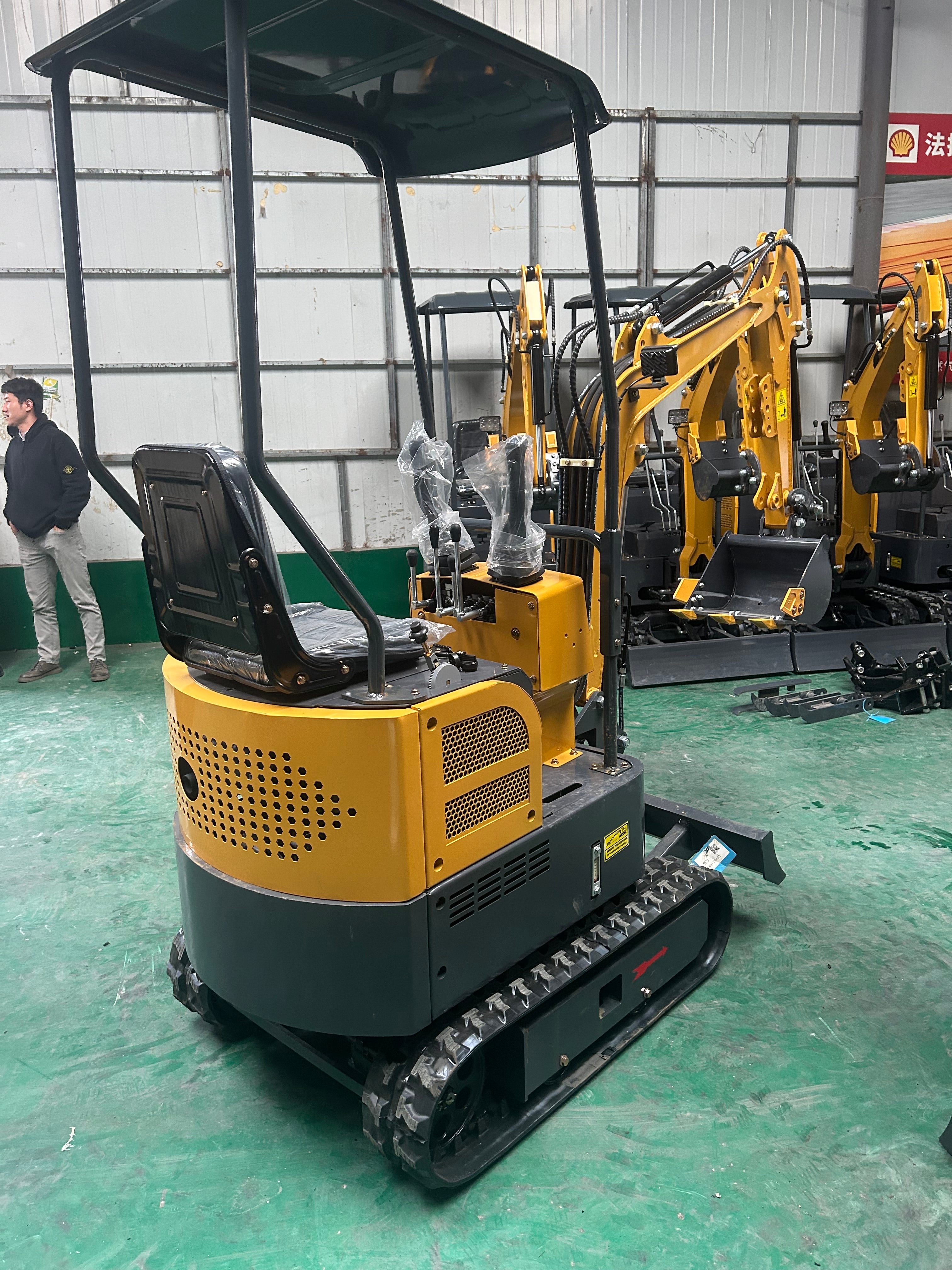 1 Tonne Excavator featuring Rato Petrol Engine