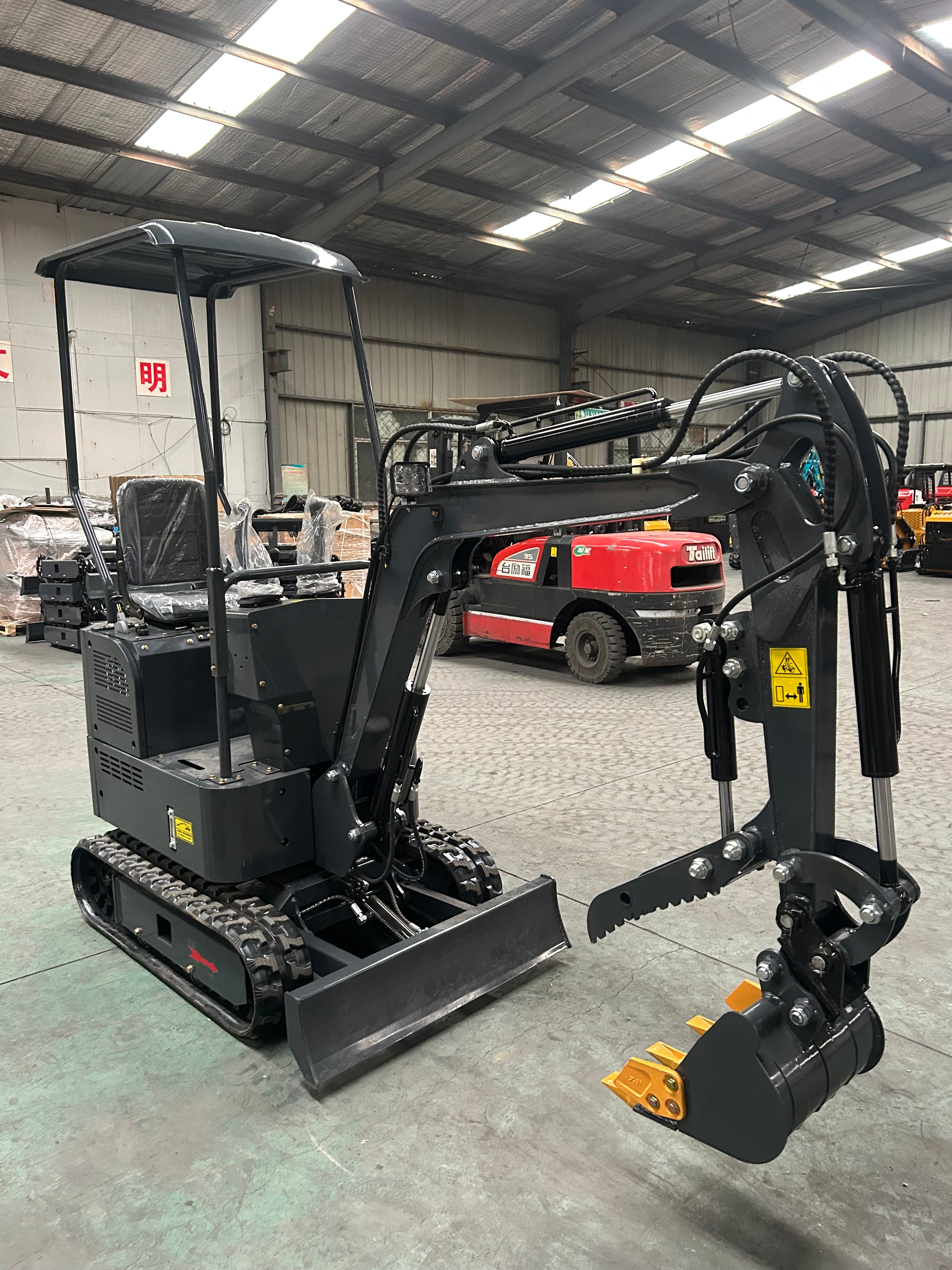 1 Tonne Excavator featuring Rato Petrol Engine