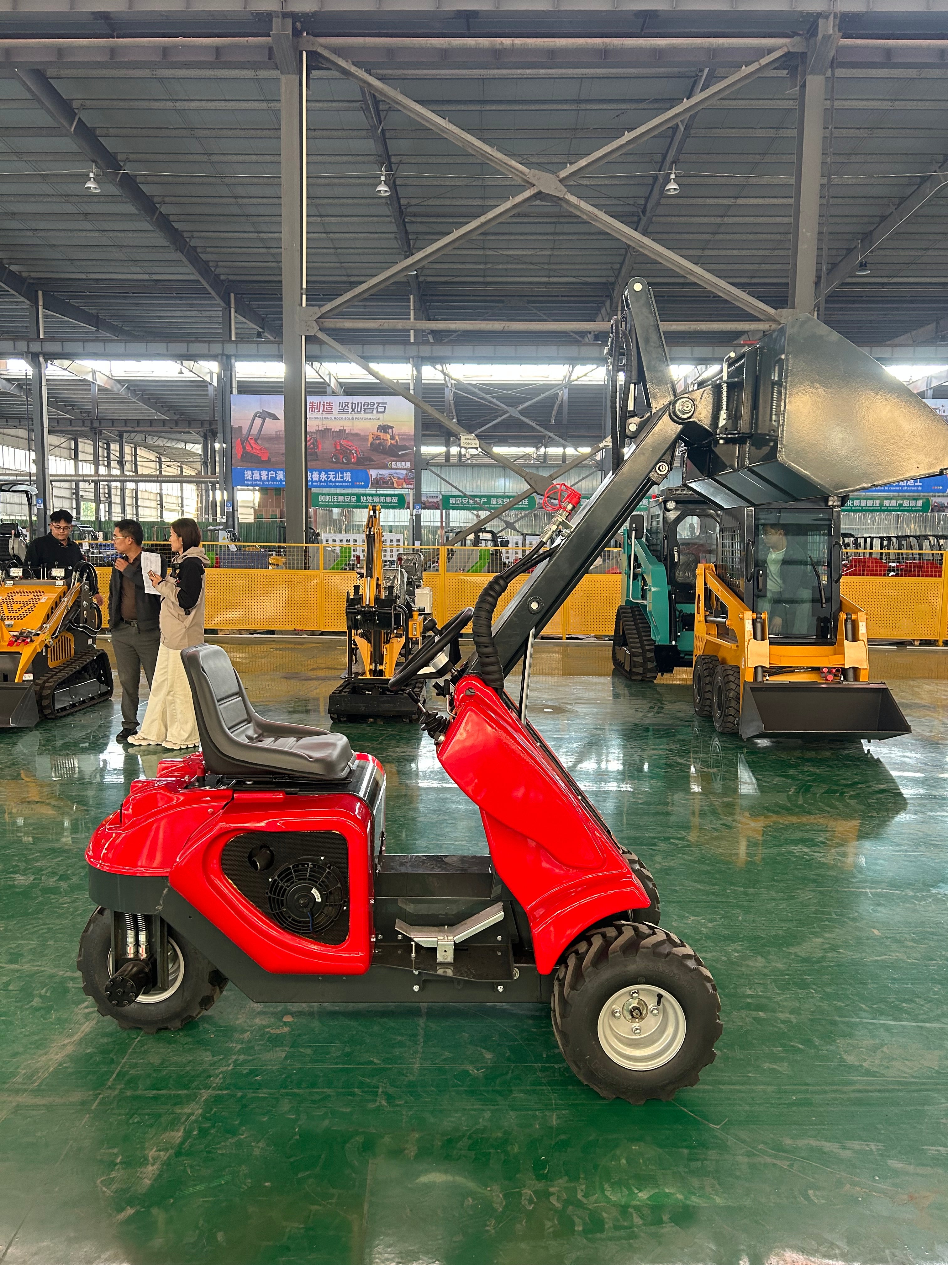 Easy Turn Garden Wheel Loader featuring Briggs & Stratton Engine