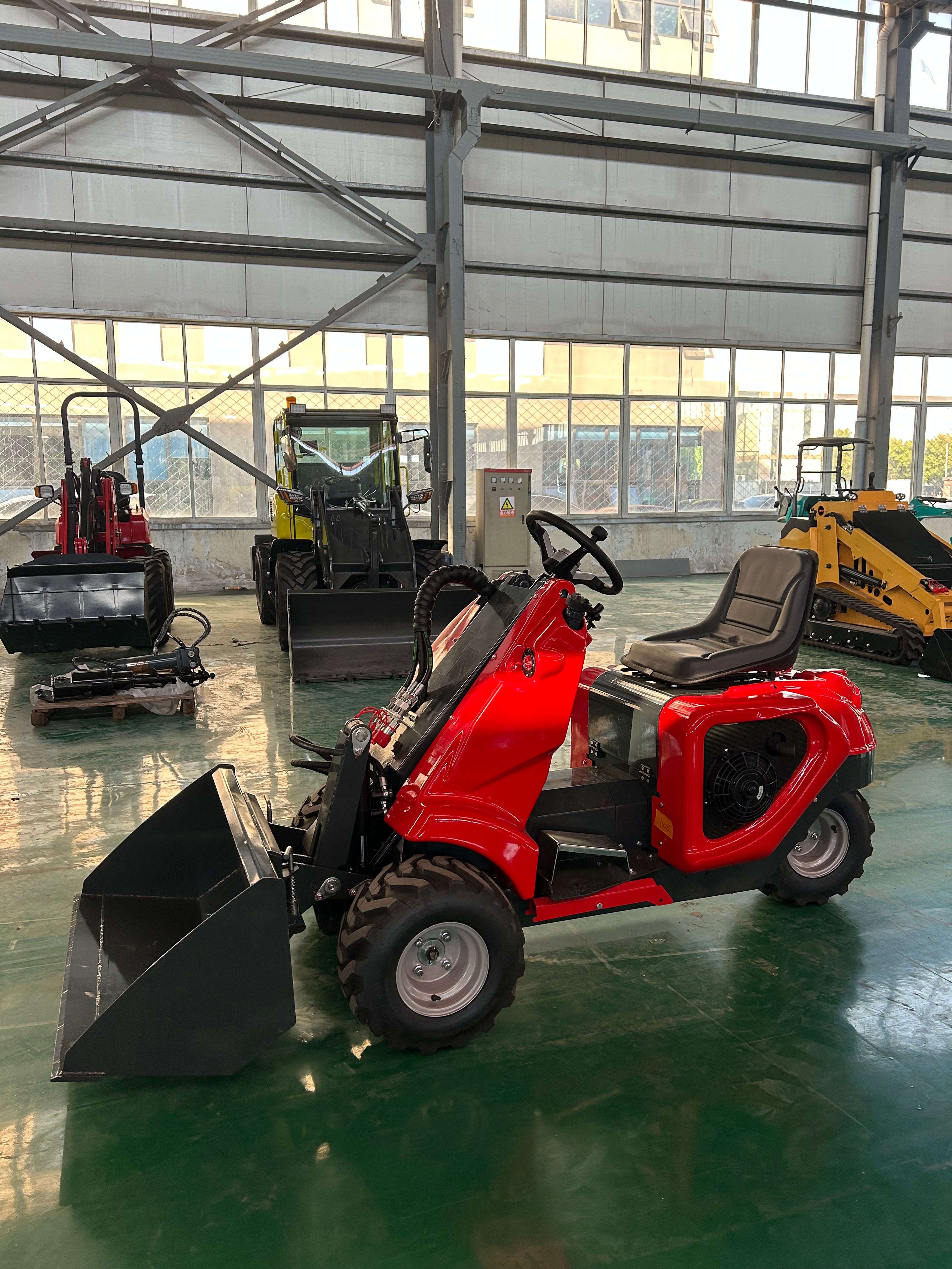 Easy Turn Garden Wheel Loader featuring Briggs & Stratton Engine