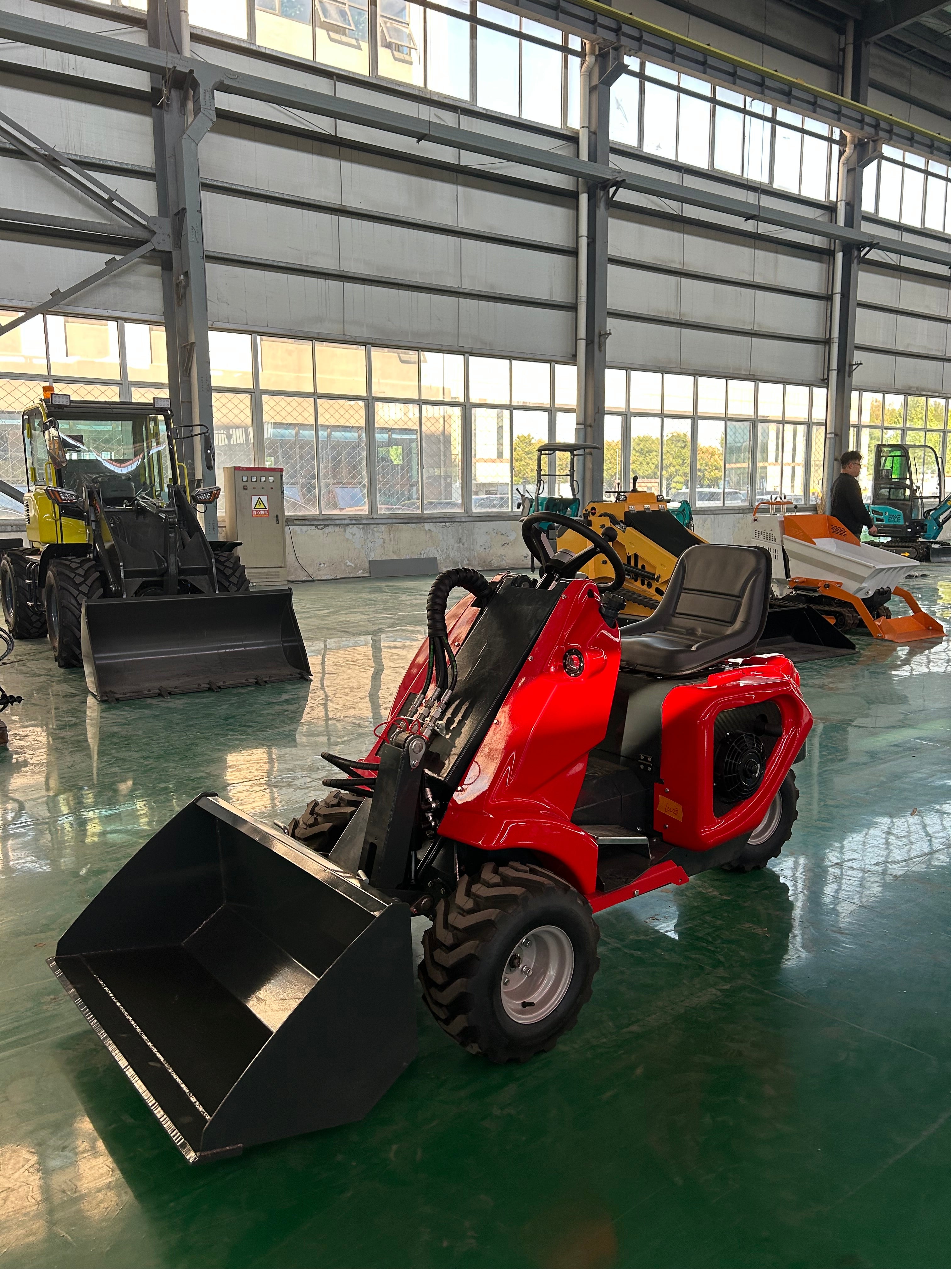 Easy Turn Garden Wheel Loader featuring Briggs & Stratton Engine