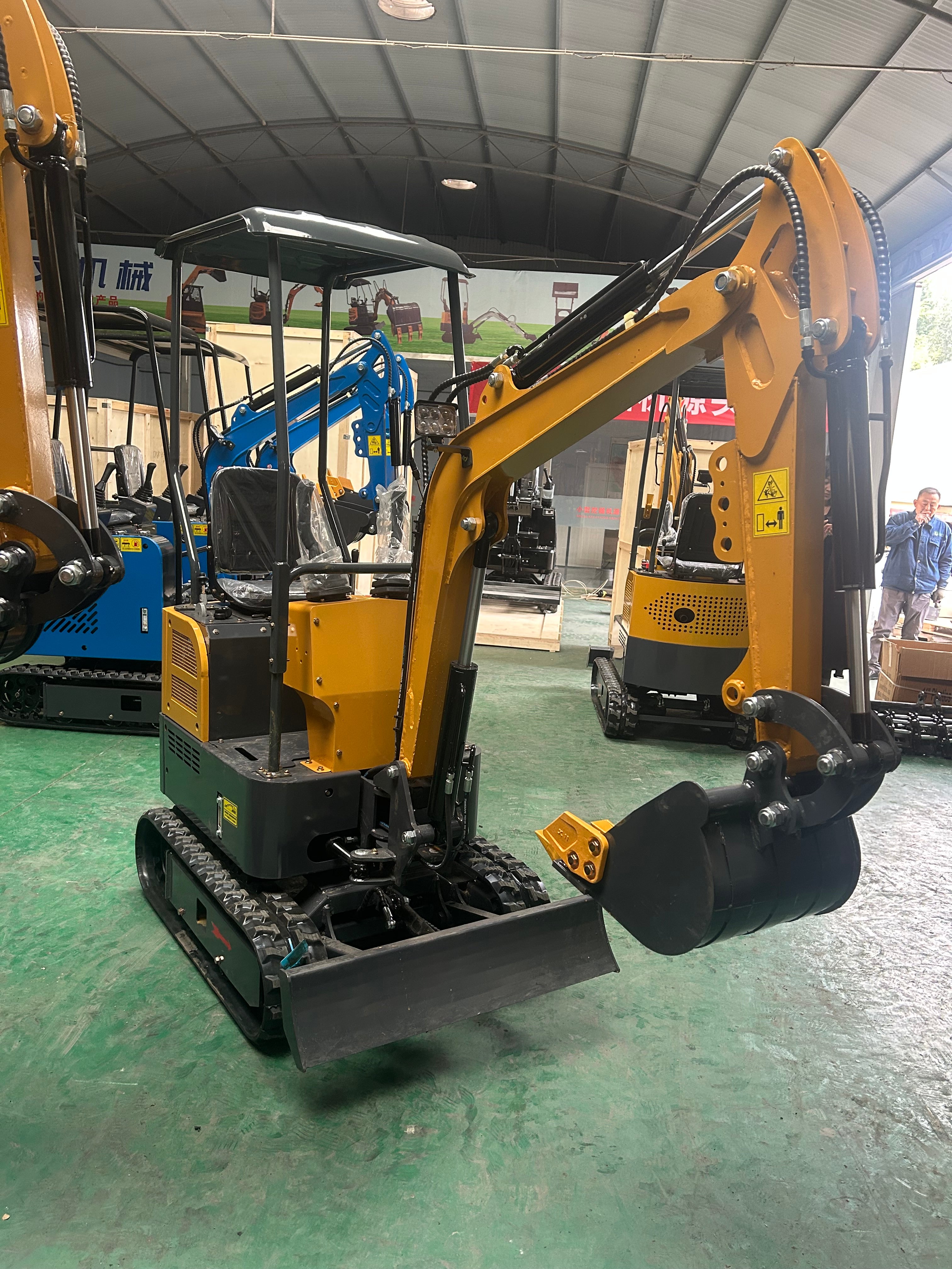 1 Tonne Excavator featuring Rato Petrol Engine