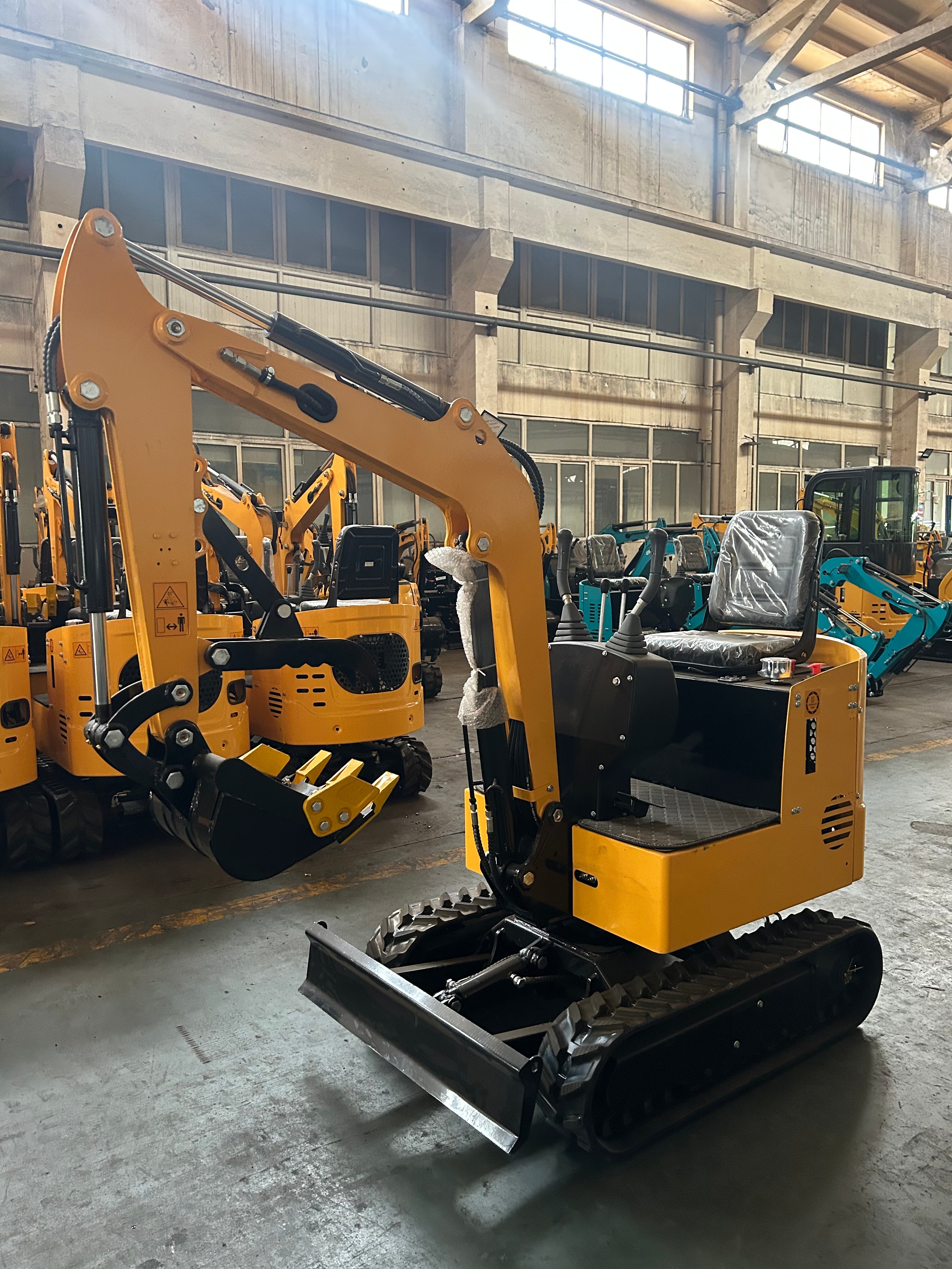 1 Tonne Excavator featuring RATO Petrol Engine